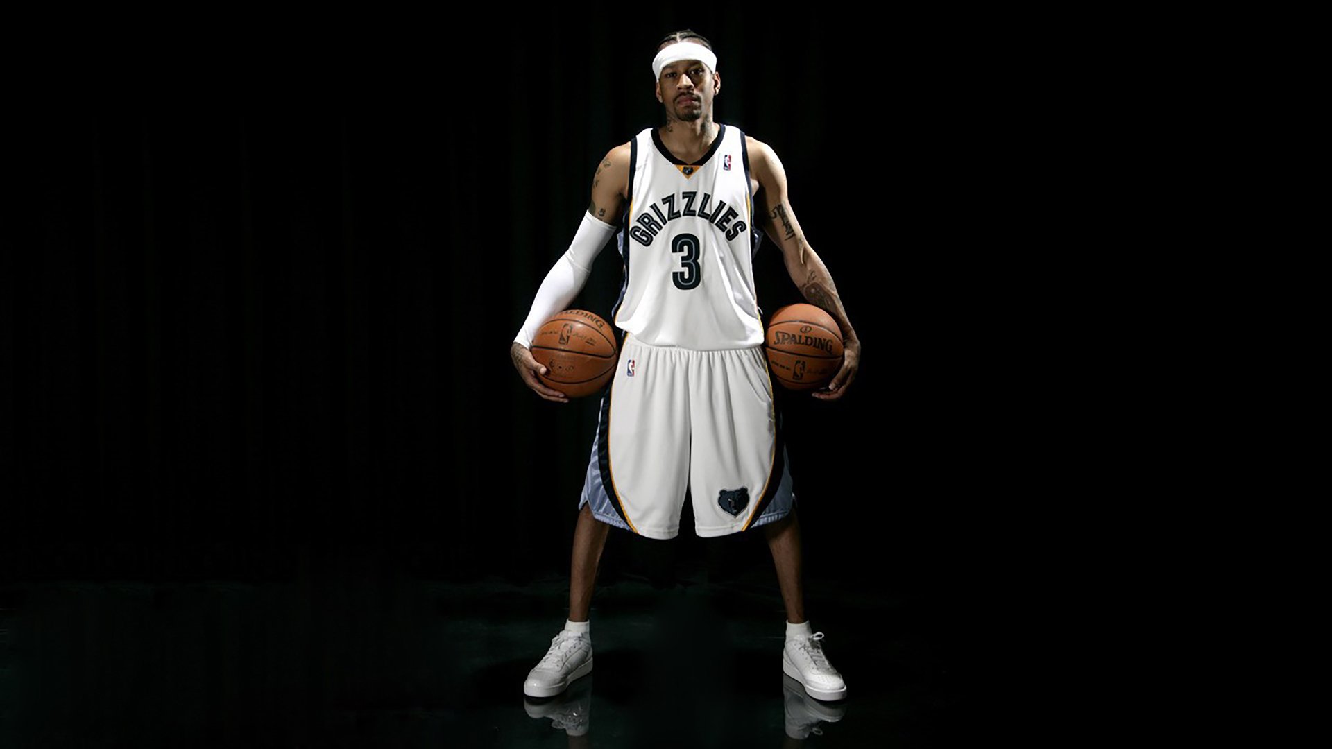 冰球联赛激战正酣，强队对决引爆球迷热情